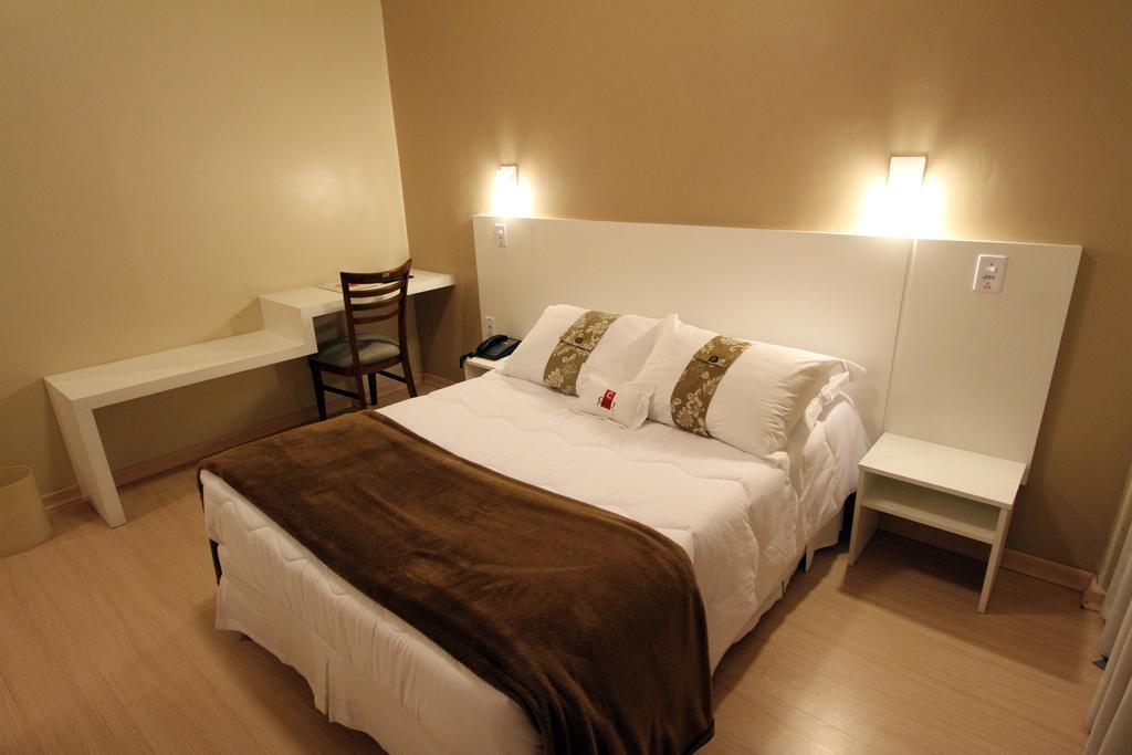 Hotel Curi Executive Pelotas Rum bild