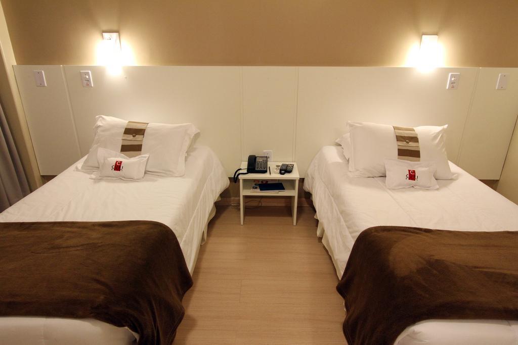 Hotel Curi Executive Pelotas Rum bild