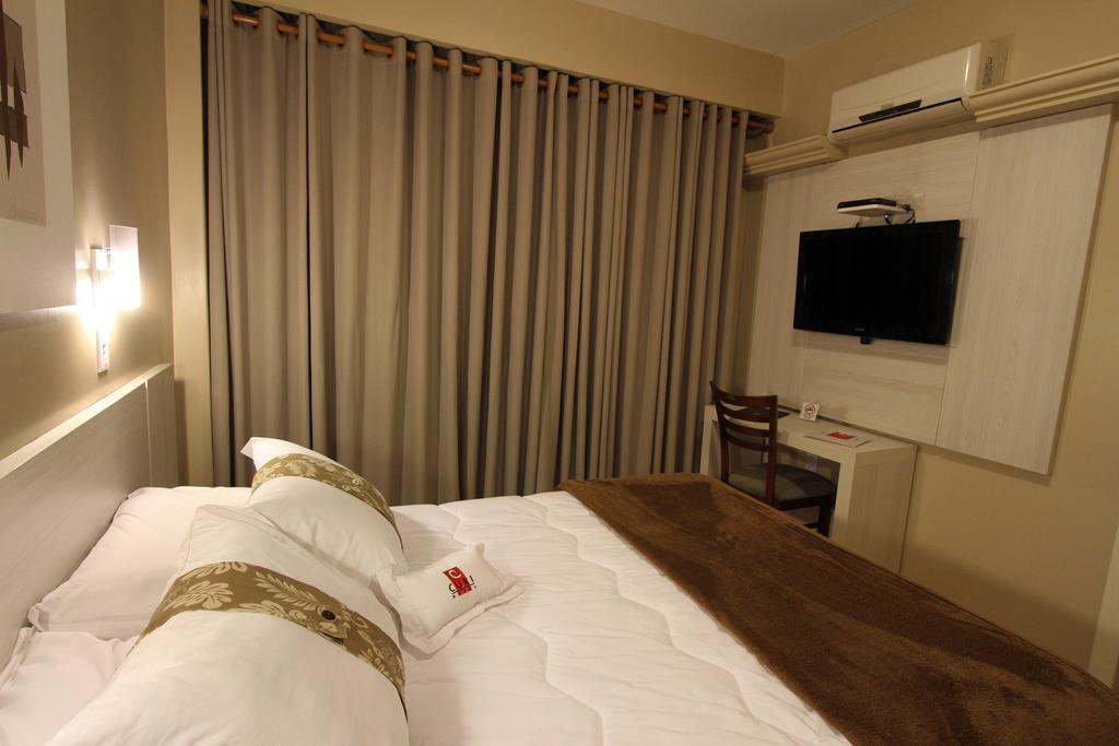 Hotel Curi Executive Pelotas Rum bild
