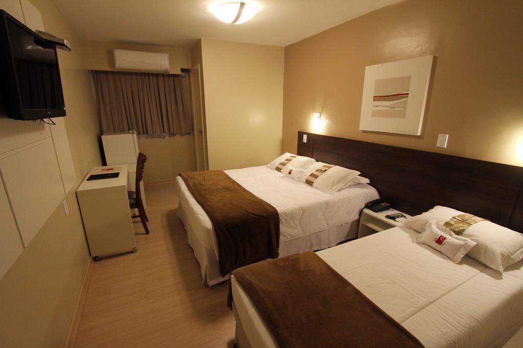 Hotel Curi Executive Pelotas Rum bild