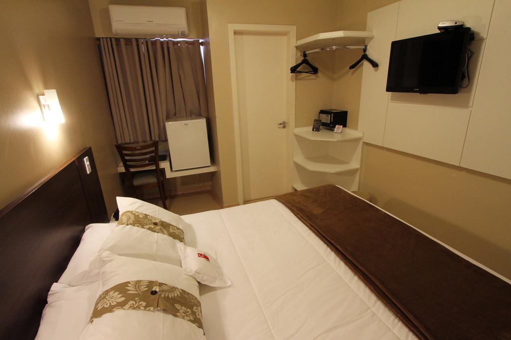 Hotel Curi Executive Pelotas Rum bild