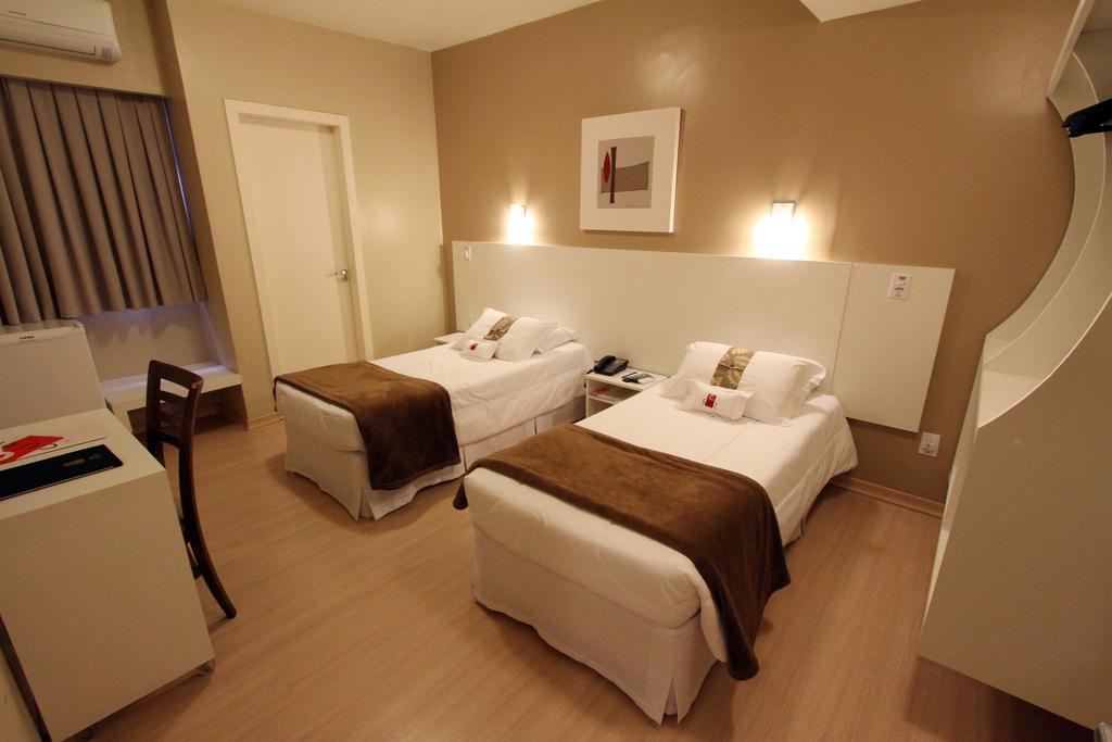 Hotel Curi Executive Pelotas Rum bild